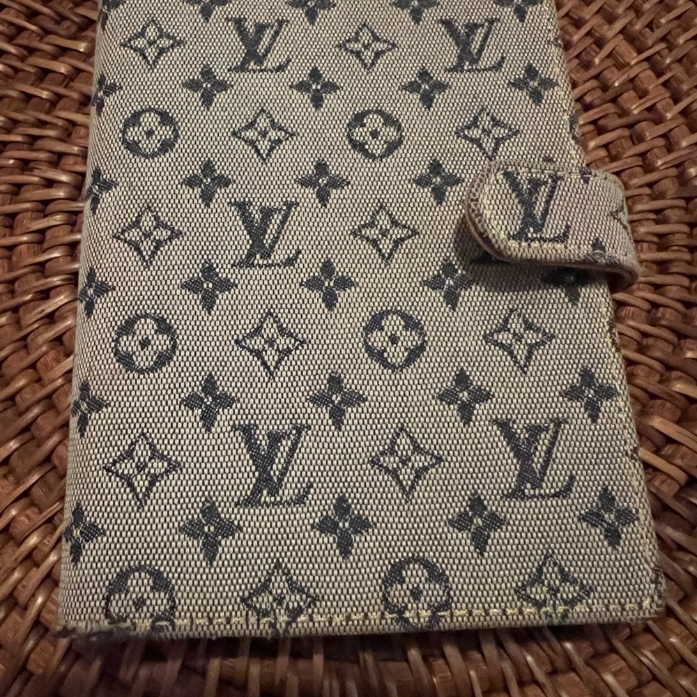 LV Monogram Canvas Agenda (comes with working pen and authentic)